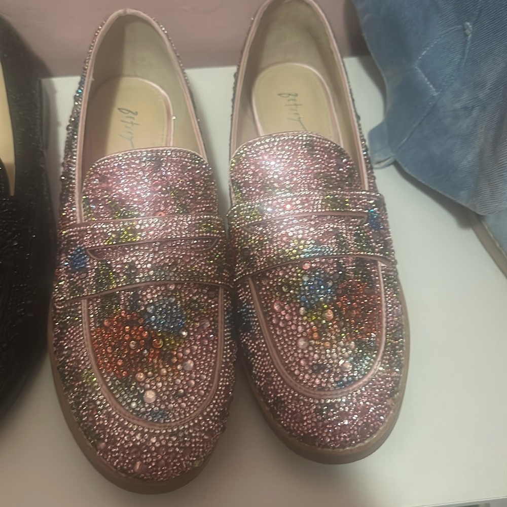 Beautiful never worn just tried one